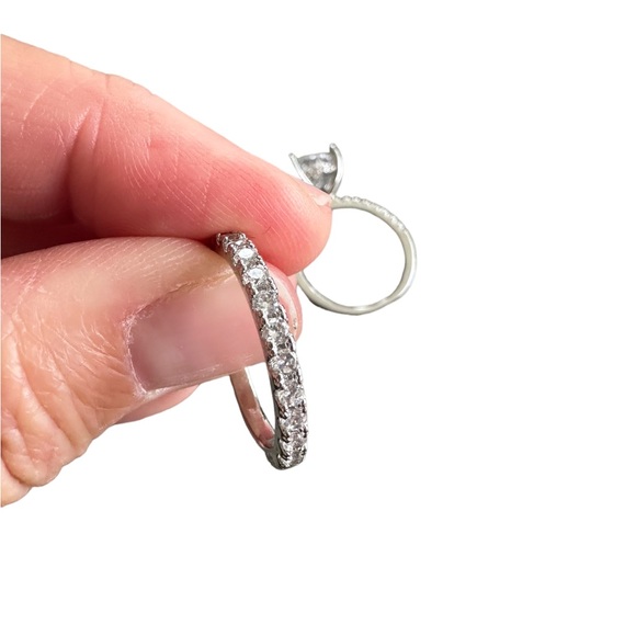 Sterling Silver Zircon Solitaire Wedding Ring Set (2 Rings) - Picture 9 of 15